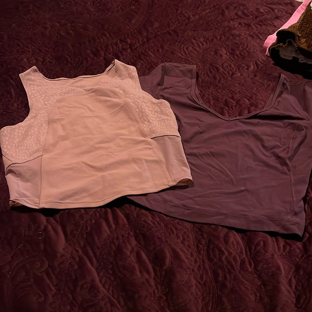 Lululemon tops sz 2 pristine condition
